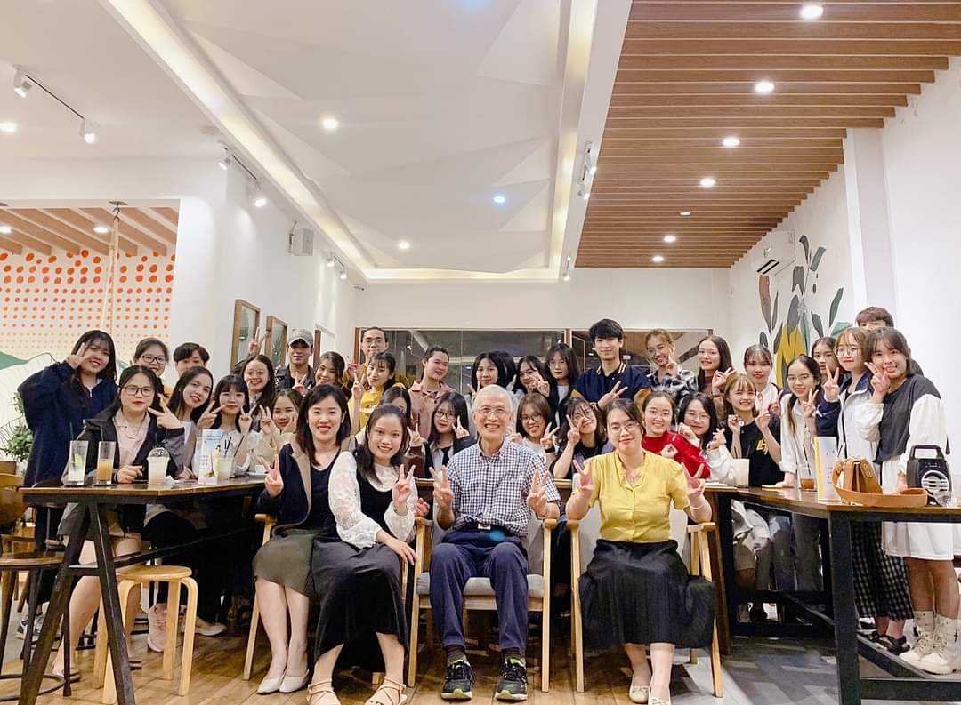 Sinh viên ngành Ngôn ngữ Trung Quốc giao lưu với giảng viên Đài Loan
